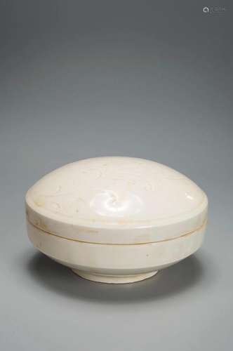 A CARVED DING CIRCULAR BOX AND COVER SONG DYNASTY