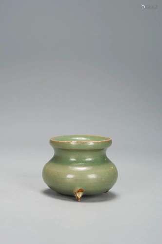 A RARE LONGQUAN CELADON TRIPOD CENSER SONG DYNASTY