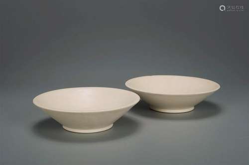 A PAIR OF DEEP BOWLS GONGXIAN SONG DYNASTY