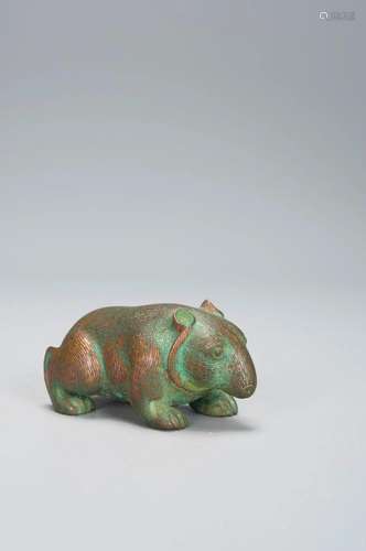 A BRONZE BEAR INLAID GOLD WIRE WARRING STATES PERIOD