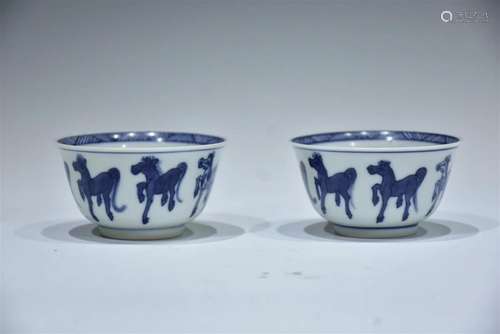 A PAIR OF BLUE AND WHITE TEACUPS EARLY QING DYNASTY