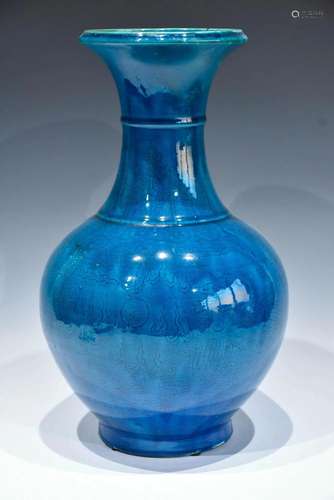 A BLUE-GLAZED VASE QING DYNASTY