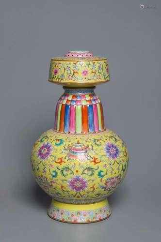 A FAMILLE-ROSE BOTTLE QING DYNASTY, QIANLONG PERIOD