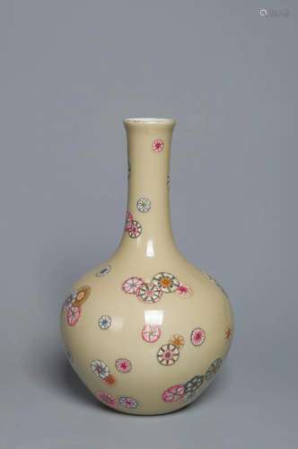 A FAMILLE-ROSE VASE QING DYNASTY, QIANLONG PERIOD