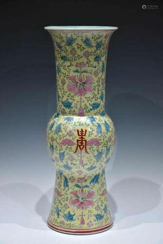 A LARGE FAMILLE-ROSE GU-SHAPED VASE LATE QING DYNASTY