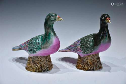 A PAIR OF FAMILLE-ROSE WILD GOOSE LATE QING DYNASTY