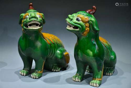 A PAIR OF SANCAI-GLAZE POTTERY MYTHICAL BEASTS MID-QING DYNA...