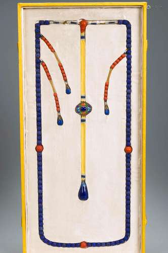 A LAPIS LAZULI AND RED AGATE COURT BEADS QING DYNASTY