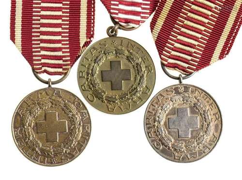 FINLAND FINNISH RED CROSS SILVER, BRONZE, 28 MM LOT OF ONE S...