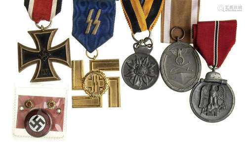 GERMANY, III REICH LOT OF FIVE MEDALS AND A BADGE METALS AND...