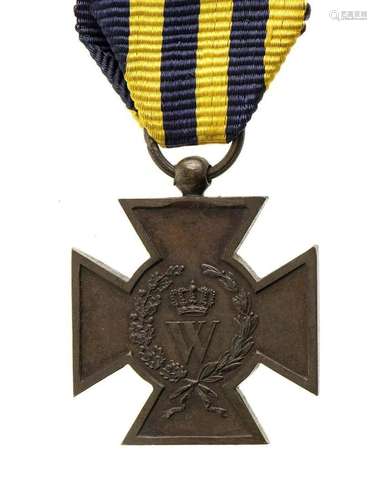 HOLLAND CROSS OF WAR BRONZE, 30 MM ORIGINAL RIBBON VERY FINE