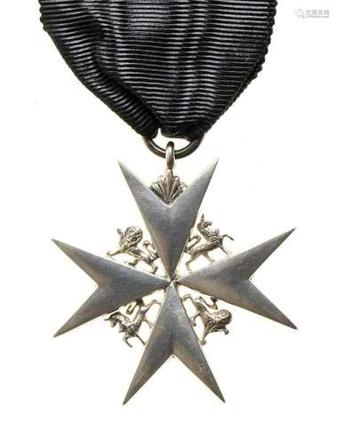 UNITED KINGDOM MEMBER OF ORDER OF ST JOHN SILVER 41 MM MEDAL...