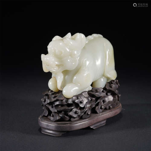 A CHINESE WHITE JADE KYLIN ORNAMENTS,QING