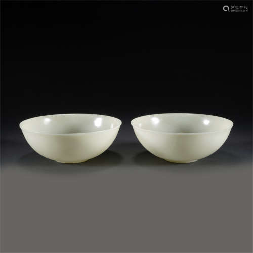 A PAIR OF CHINESE WHITE JADE BOWLS,QING