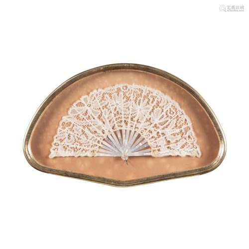 Mother of pearl and lace fabric fan
