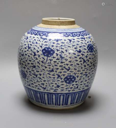 An 18th-century Chinese blue and white ovoid jar, 23 cm high