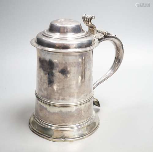 An early George III silver tankard, William & Robert Pea...