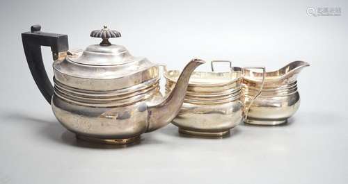 A late Victorian three piece silver bachelors tea set, Sheff...