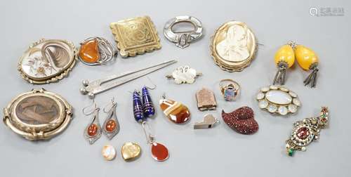 Assorted mainly Victorian and later jewellery, including mou...