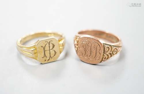 Two 9ct gold signet rings, both with engraved monograms, siz...