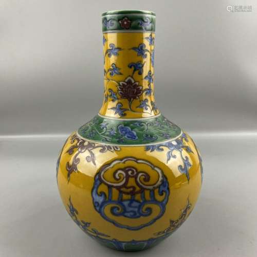 Chinese Porcelain Handmade Exquisite Vases 72516