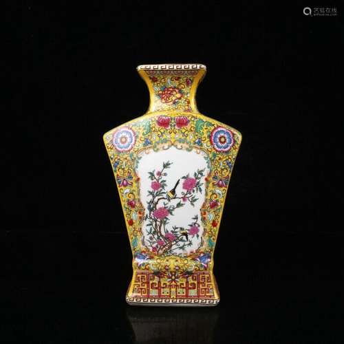 Chinese Enamel Porcelain Handmade Exquisite Vase 31166