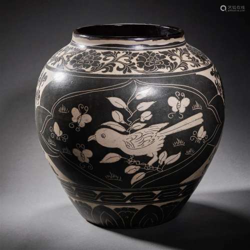 A Cizhou-type Flower and Bird Jar
