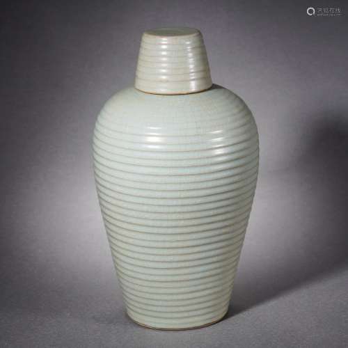 A Guan-ware Vase Meiping