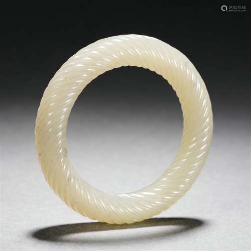A Carved White Jade Ring