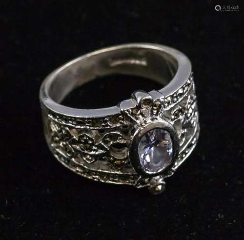 Women's Ring with Oval Gemstone