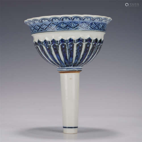 A CHINESE BLUE AND WHITE PORCELAIN STEM CUP,MING