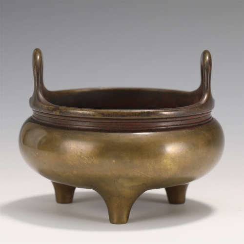 A CHINESE BRONZE TRIPOD CENSER