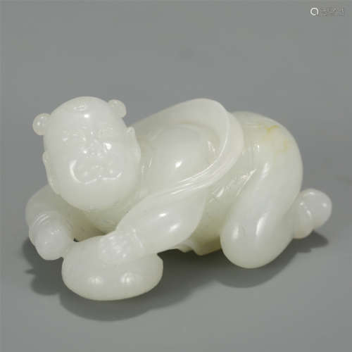 A CHINESE JADE FIGURE ORNEMENTS