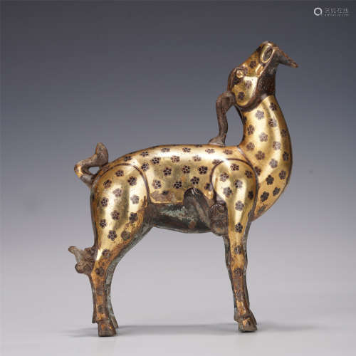 A CHINESE GILT BRONZE DEER ORNAMENTS,QING