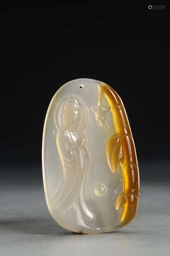 AN AGATE HUANYIN PENDANT