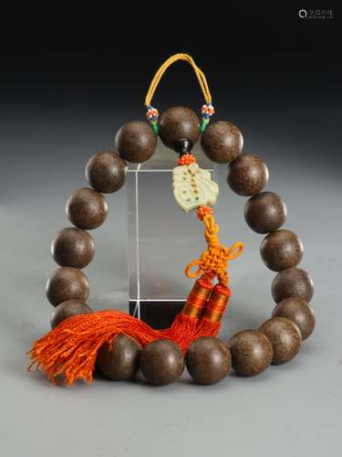 A CHENXIANG BEADS BRACELET