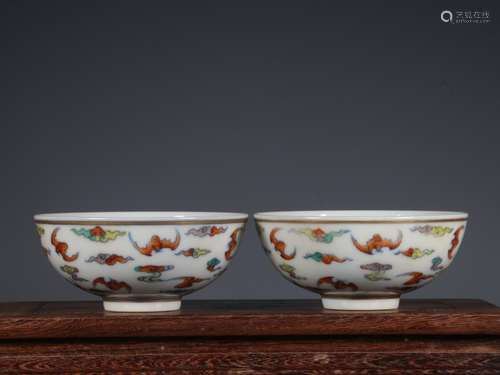 A  YONGZHENG PAIR OF DOUCAI‘BAT AND CLOUD’CUPS