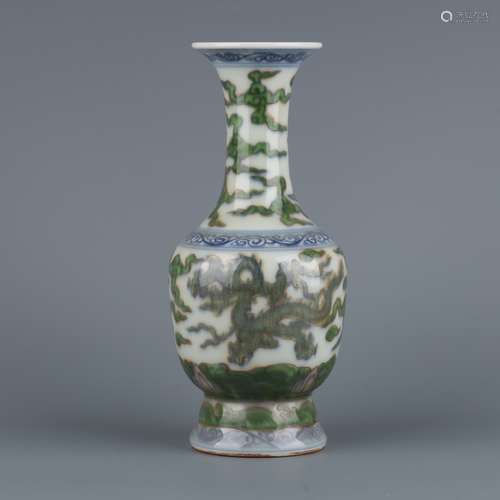 A MING CHENGHUA DOUCAI DRAGON PAINTING VASE