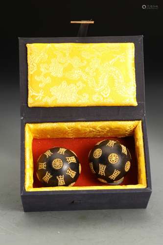 A PAIR OF CHENXIANG WOOD BALLS