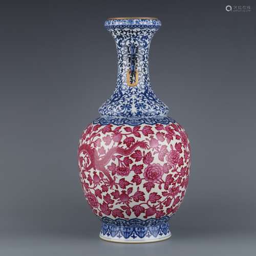 A  QIANLONG BLUE AND WHITEAND CARMINE TWO HANDLED VASE