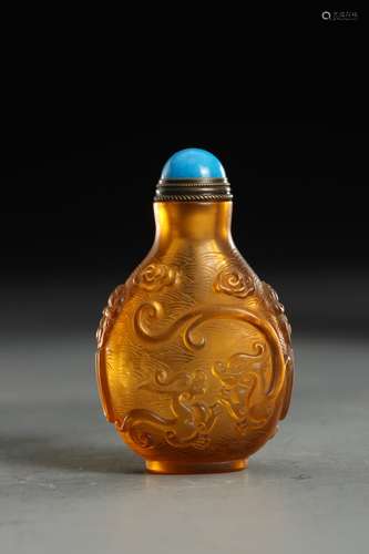 A GLASS DRAGON SNUFF BOTTLE