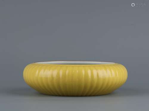 A YONGZHENG YELLOW-GLAZED  DOUCAI 'MELON'BRUSH WASHER