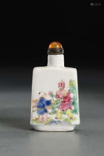 A QIANLONG YEAR MADE FAMILLE ROSE SNUFF BOTTLE