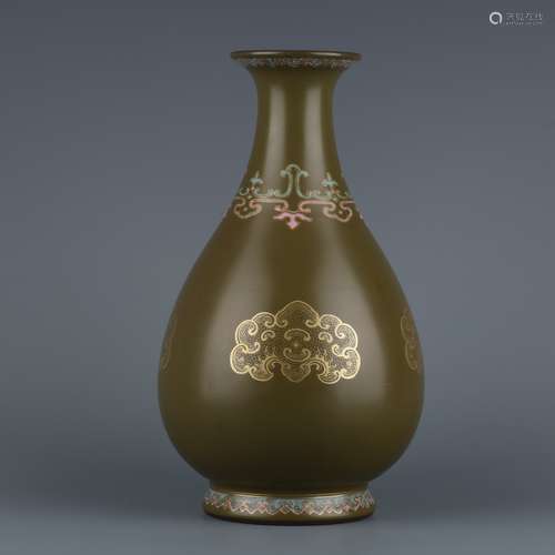 A  QIANLONG TEADUST GLAZED RUYI VASE,HU