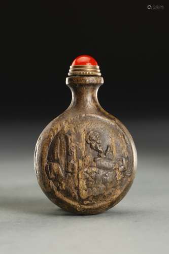 A CHENXIANGMU (ALOESWOOD)SNUFF BOTTLE