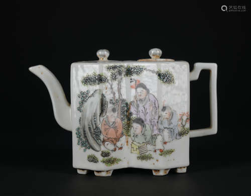 A Wu cai 'figure' teapot