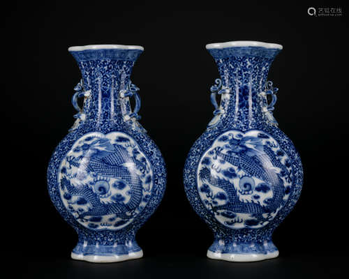 A pair of blue and white 'dragon' vase