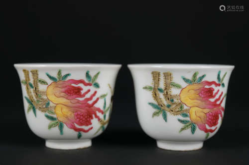 A pair of famille-rose 'floral' bowl