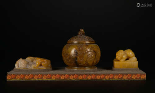 A set of Shou shan stone 'beast' seal