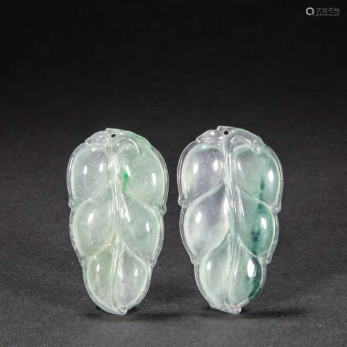 A PAIR OF CHINESE EMERALD LEAVES, QING DYNASTY